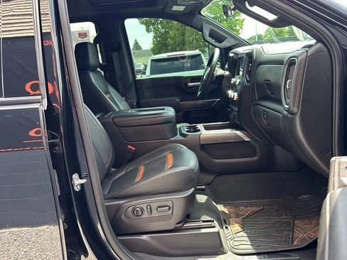 Used 2022 GMC Sierra 2500 AT4 w/ AT4 Premium Plus Package AWD/4WD image 17