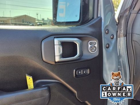 Certified 2025 Jeep Wrangler Unlimited Rubicon w/ Convenience Group AWD/4WD image 4