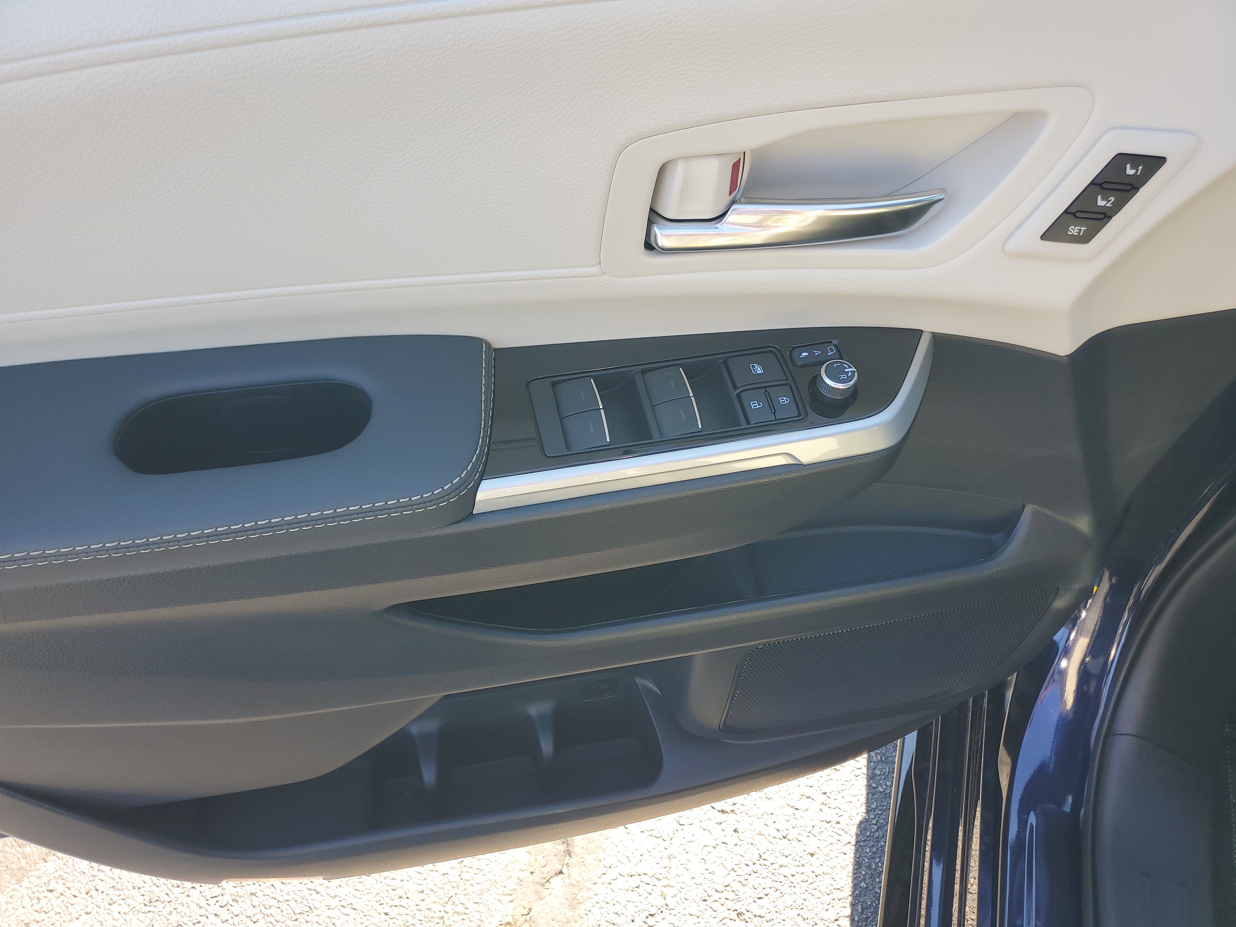 New 2026 Toyota Sienna Platinum AWD/4WD image 25