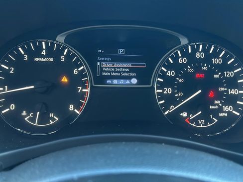 Used 2017 Nissan Pathfinder SV FWD image 9