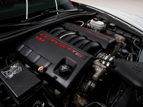 Used 2009 Chevrolet Corvette Coupe w/ Z51 Performance Package RWD image 22