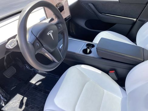 Used 2024 Tesla Model Y Long Range AWD/4WD image 30