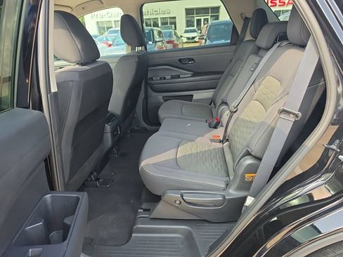 Used 2025 Nissan Pathfinder SV FWD image 9