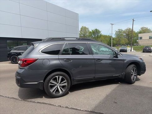 Used 2018 Subaru Outback 2.5i Limited AWD/4WD image 3