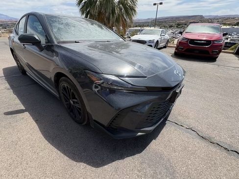 Used 2025 Toyota Camry SE FWD image 7