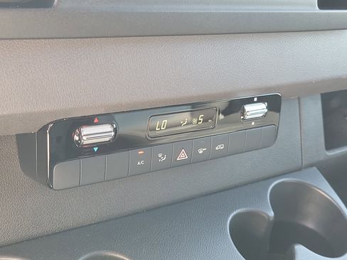 Used 2025 Mercedes-Benz Sprinter 2500 image 32