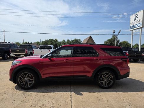 Used 2025 Ford Explorer ST-Line w/ ST-Line Street Pack AWD/4WD image 4