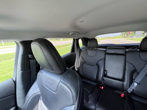 Used 2023 Jeep Cherokee Altitude Lux AWD/4WD image 27