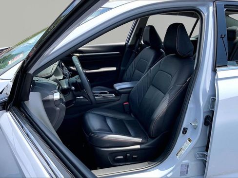 Used 2024 Nissan Altima 2.5 SR w/ SR Premium Package FWD image 15