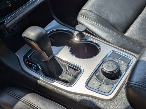 Used 2021 Jeep Grand Cherokee Limited image 18