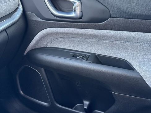 Used 2025 Jeep Compass Latitude image 19