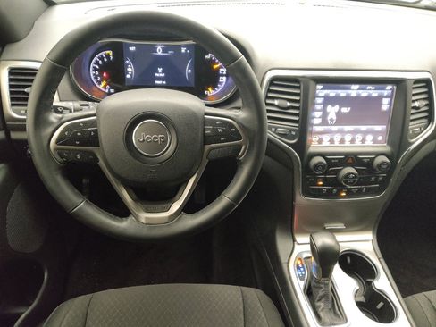 Used 2018 Jeep Grand Cherokee Laredo image 22