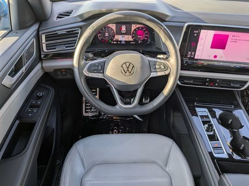 Certified 2024 Volkswagen Atlas Cross Sport SEL R-Line AWD/4WD image 15