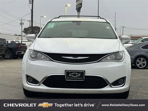 Used 2017 Chrysler Pacifica Touring-L Plus image 7