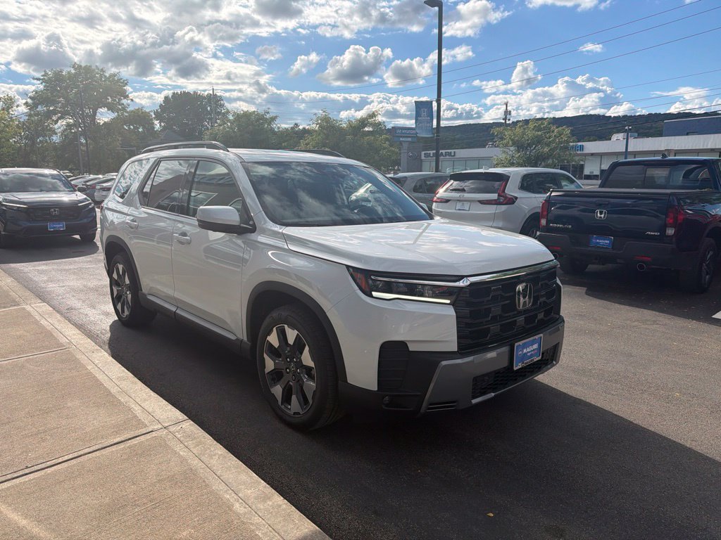New 2026 Honda Pilot Touring image 3