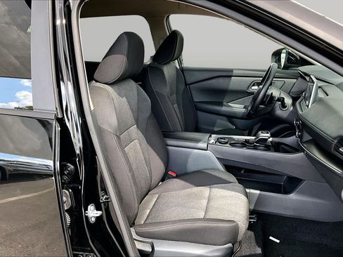 Certified 2025 Nissan Rogue SV AWD/4WD image 9