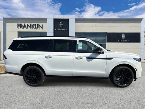 New 2026 Lincoln Navigator L Reserve AWD/4WD image 8