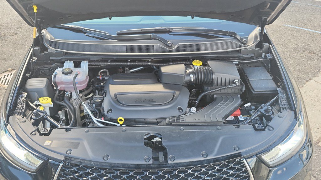 Used 2026 Chrysler Pacifica Limited FWD image 38
