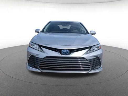 Used 2022 Toyota Camry XLE w/ Navigation Upgrade Package FWD image 9