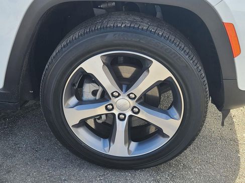 Used 2023 Jeep Grand Cherokee Limited image 35