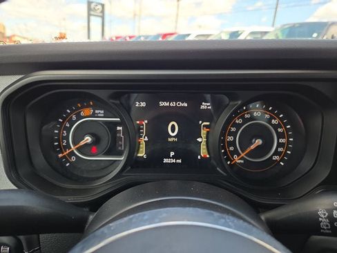 Used 2025 Jeep Wrangler Unlimited Sahara AWD/4WD image 21