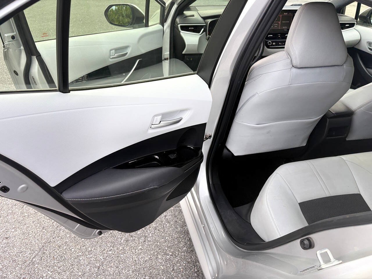 Used 2019 Toyota Corolla XSE FWD image 4