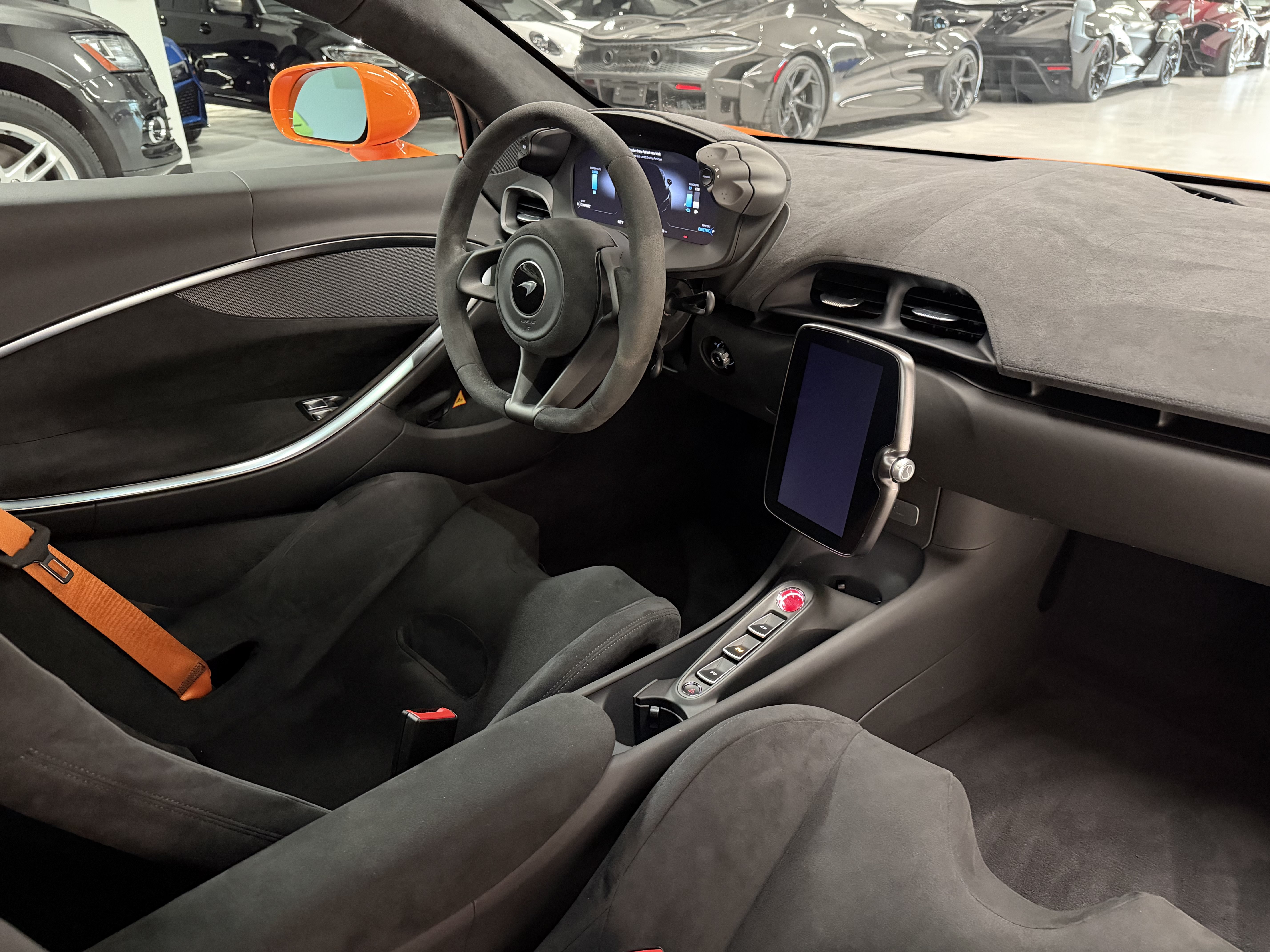 Used 2023 McLaren Artura RWD image 14