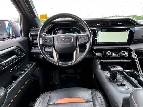 Used 2022 GMC Sierra 1500 AT4 w/ Technology Package AWD/4WD image 9