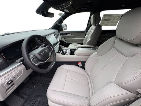 New 2026 Jeep Grand Wagoneer L 2WD image 19
