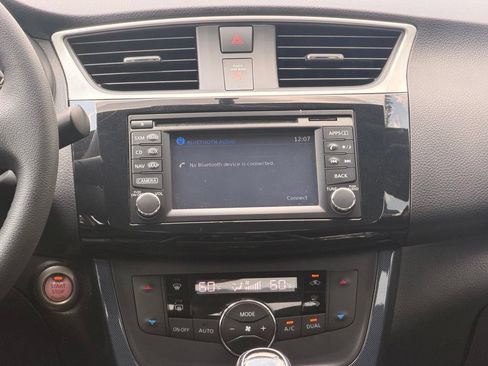 Used 2018 Nissan Sentra SR w/ Technology Package FWD image 11