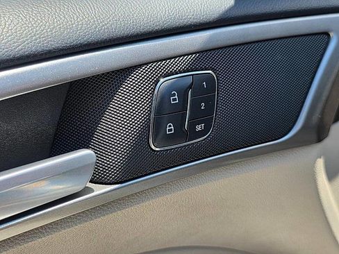 Used 2017 Ford Fusion SE image 28