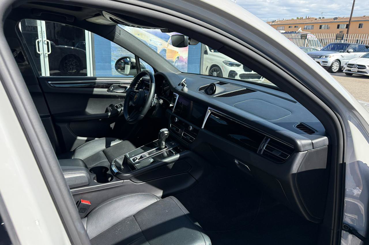 Used 2023 Porsche Macan Turbo w/ Premium Package Plus AWD/4WD image 19