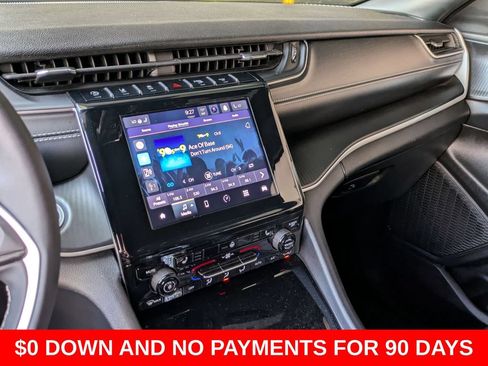 Used 2025 Jeep Grand Cherokee Altitude AWD/4WD image 15