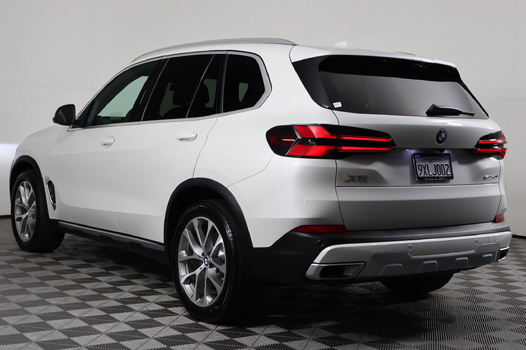 Used 2026 BMW X5 sDrive40i w/ Climate Comfort Package RWD image 6
