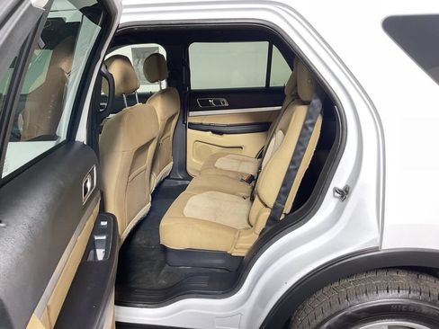 Used 2017 Ford Explorer XLT w/ Equipment Group 201A AWD/4WD image 31