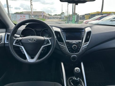 Used 2013 Hyundai Veloster FWD image 20