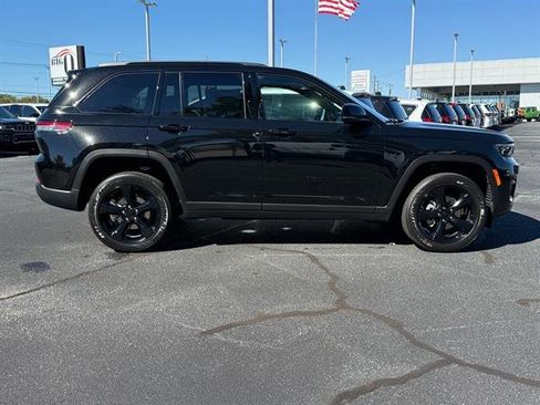 New 2025 Jeep Grand Cherokee Altitude image 2