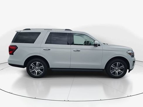 Used 2024 Ford Expedition Limited AWD/4WD image 2