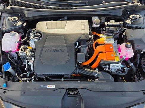 Used 2025 Hyundai Elantra SEL image 23