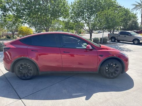 Used 2022 Tesla Model Y Long Range image 2