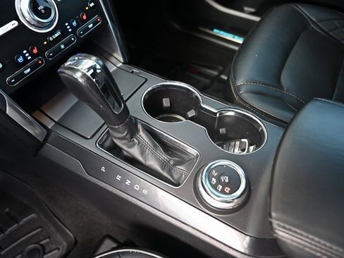 Used 2019 Ford Explorer Platinum image 21