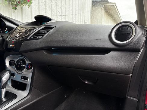 Used 2016 Ford Fiesta SE image 9