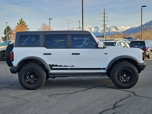 Used 2023 Ford Bronco Wildtrak image 3