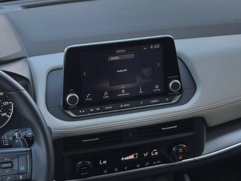 Used 2025 Nissan Rogue SV FWD image 17