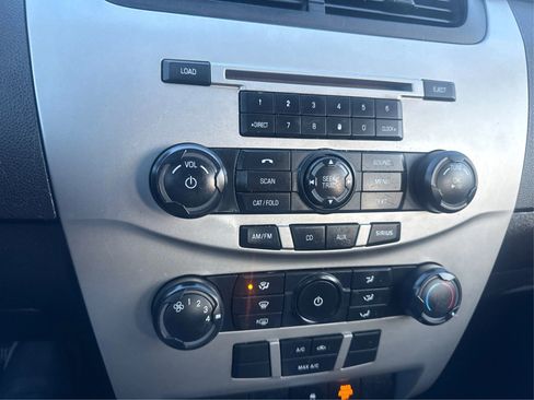 Used 2010 Ford Focus SE image 16