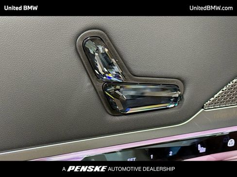 New 2026 BMW 750e xDrive w/ Premium Package image 4