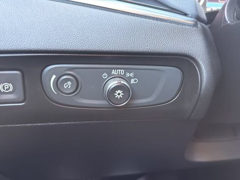 Used 2019 Buick Enclave Essence FWD image 15