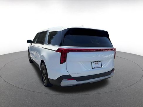Used 2026 Kia Carnival FWD image 11