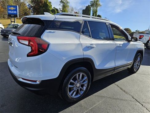 Used 2024 GMC Terrain SLT image 7