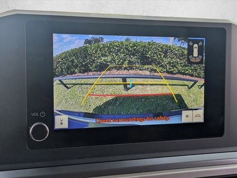 Certified 2024 Toyota Tacoma SR5 AWD/4WD image 12